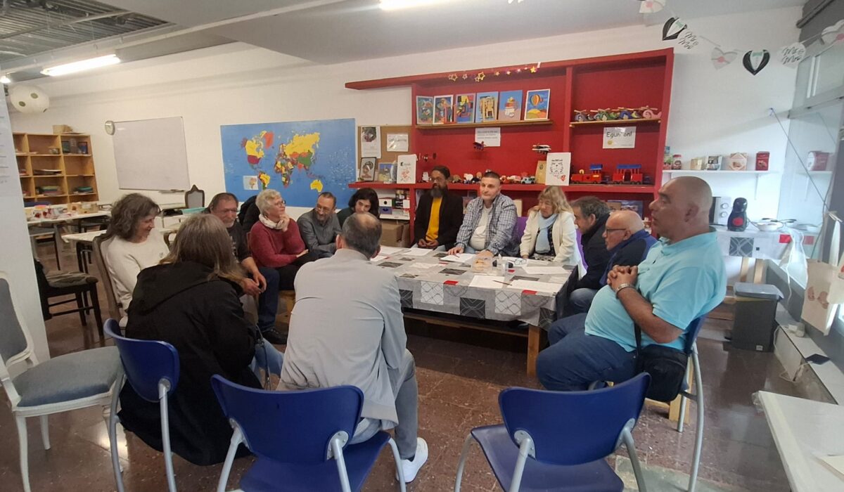 Visita de la Diputación Foral de Gipuzkoa al Centro de Día de Erroak Elkartea Sartu Taldea en Martutene