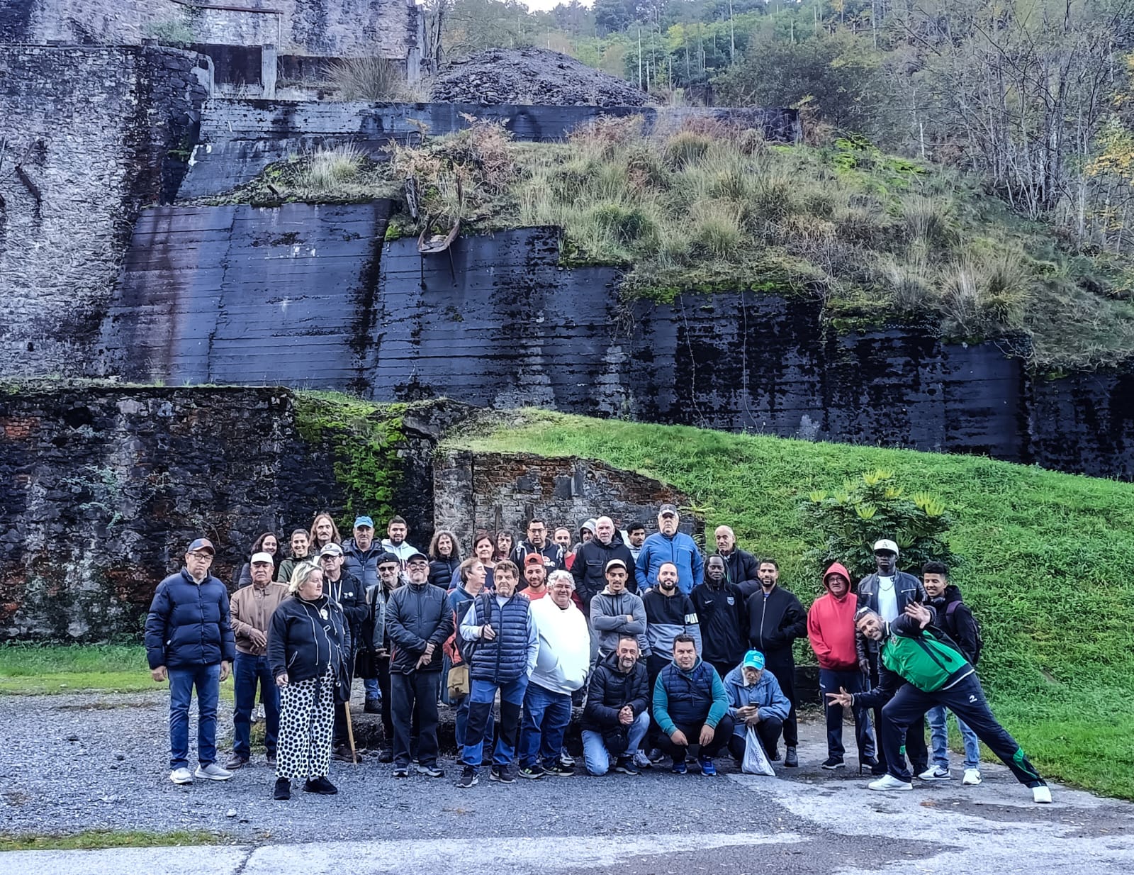 Visita de los talleres socioeducativos de Erroak Elkartea a las minas de Arditurri (Oiartzun).