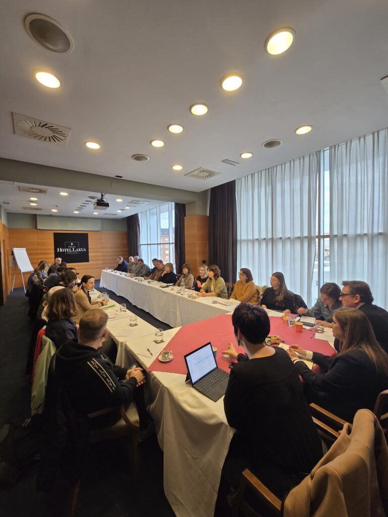 Erroak Elkartea (Sartu Taldea) participó en un desayuno de trabajo junto al resto de entidades que conforman ESEN, la red de organizaciones sociales del ámbito penitenciario en Euskadi.