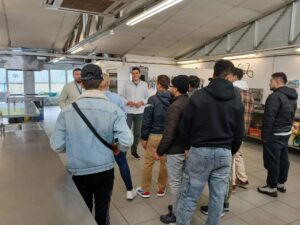 Charla de profesionales de Fundación Matia al alumnado de cocina de Erroak Elkartea.