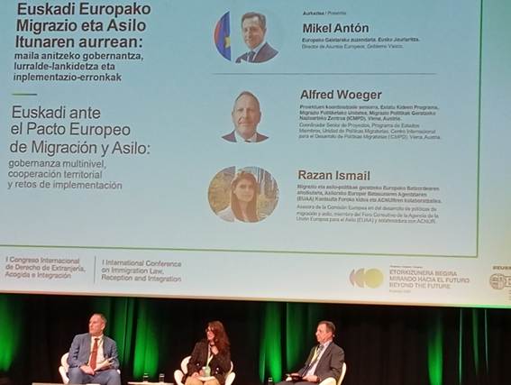 Personas expertas durante el I Congreso Internacional de Derecho de Extranjería, Acogida e Integración celebrado en Bilbao.